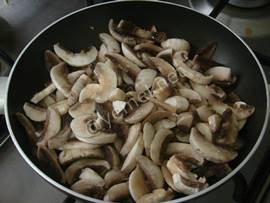 Beşamel Soslu Mantarlı Börek